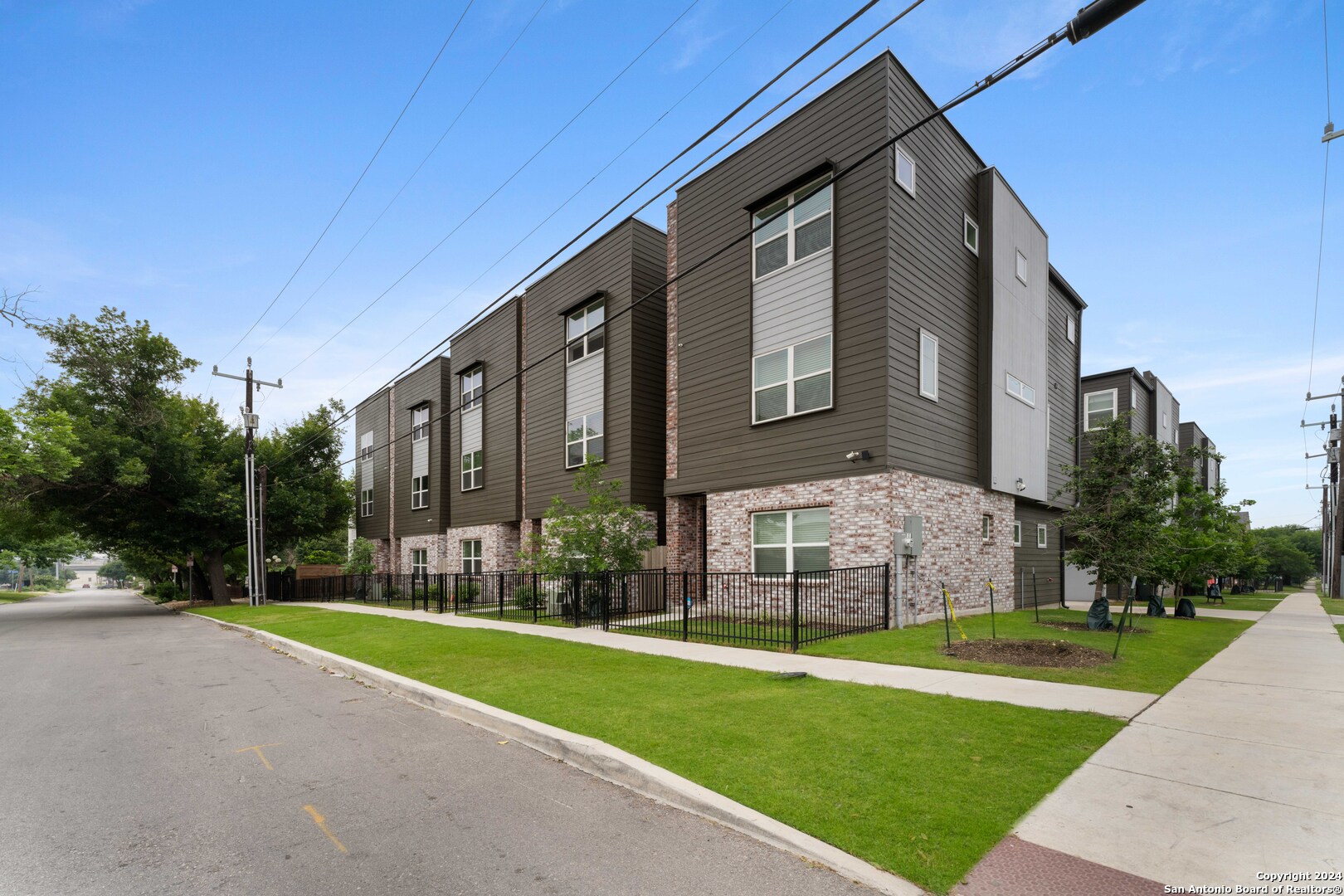 319 HOWARD ST 3