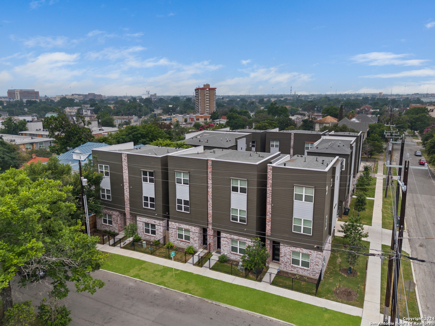 319 HOWARD ST 3