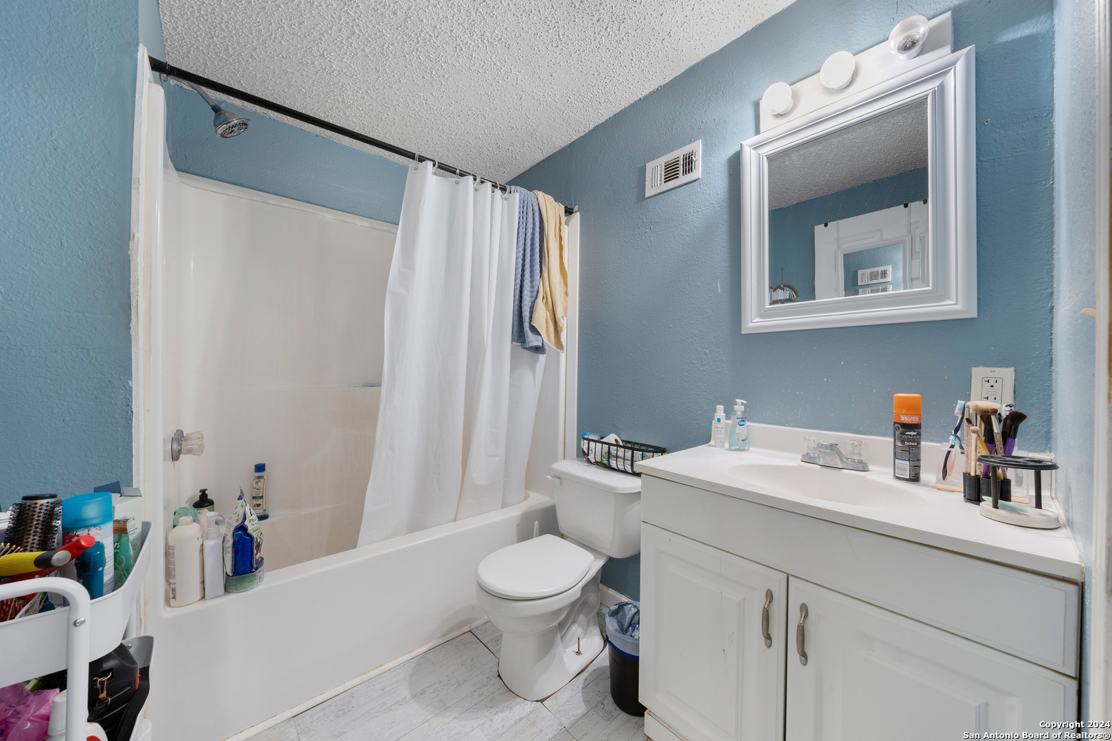 521 STRATFORD CT