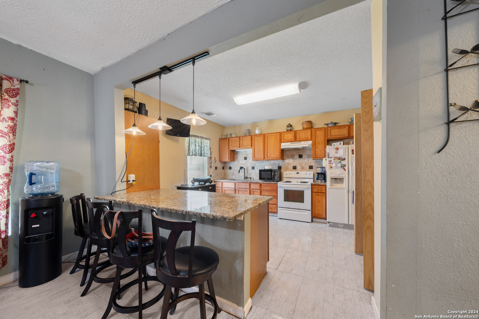 521 STRATFORD CT