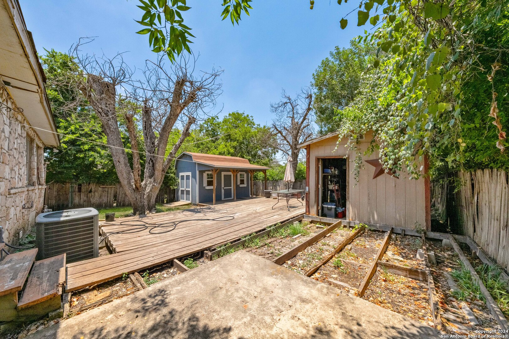 521 STRATFORD CT