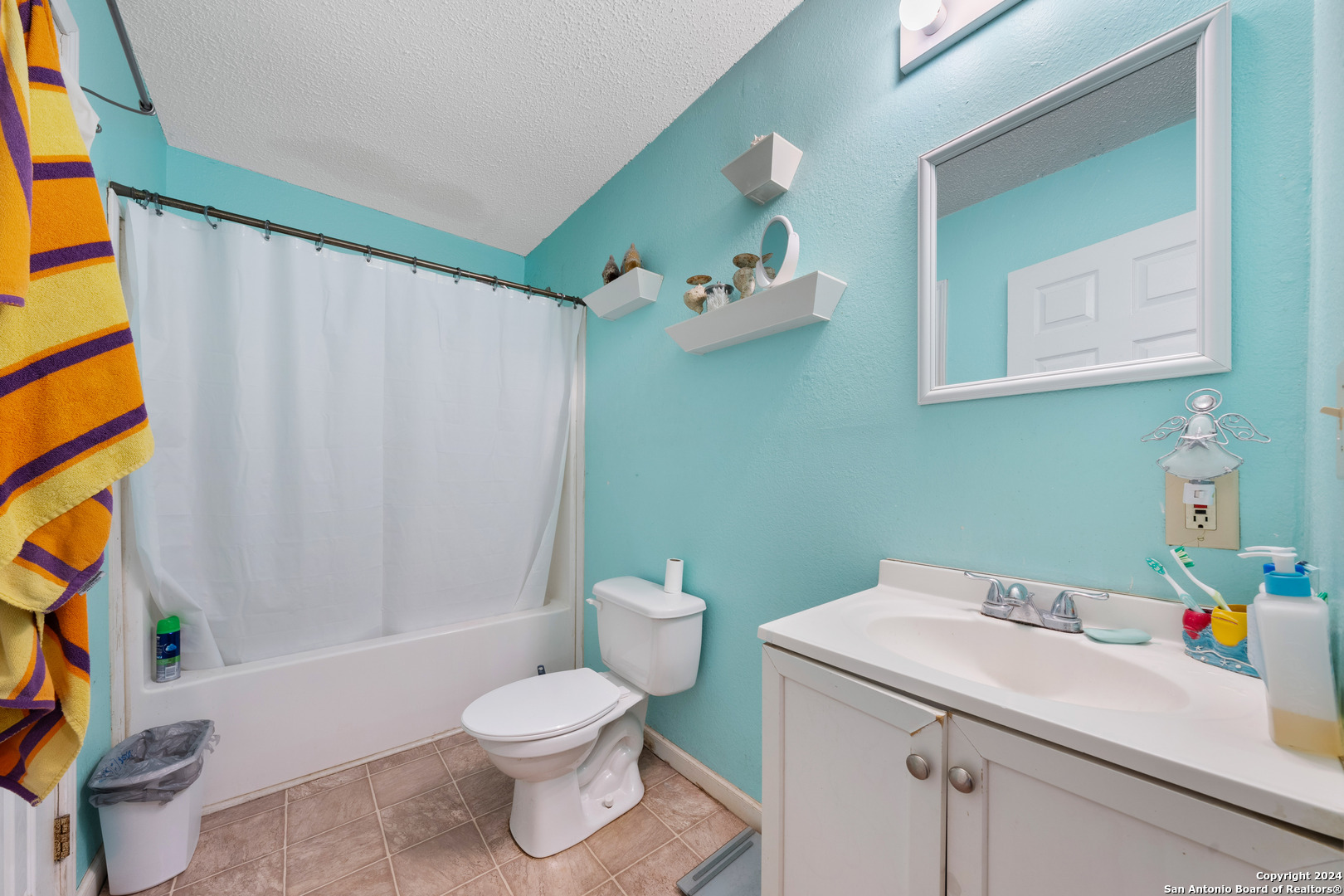 521 STRATFORD CT