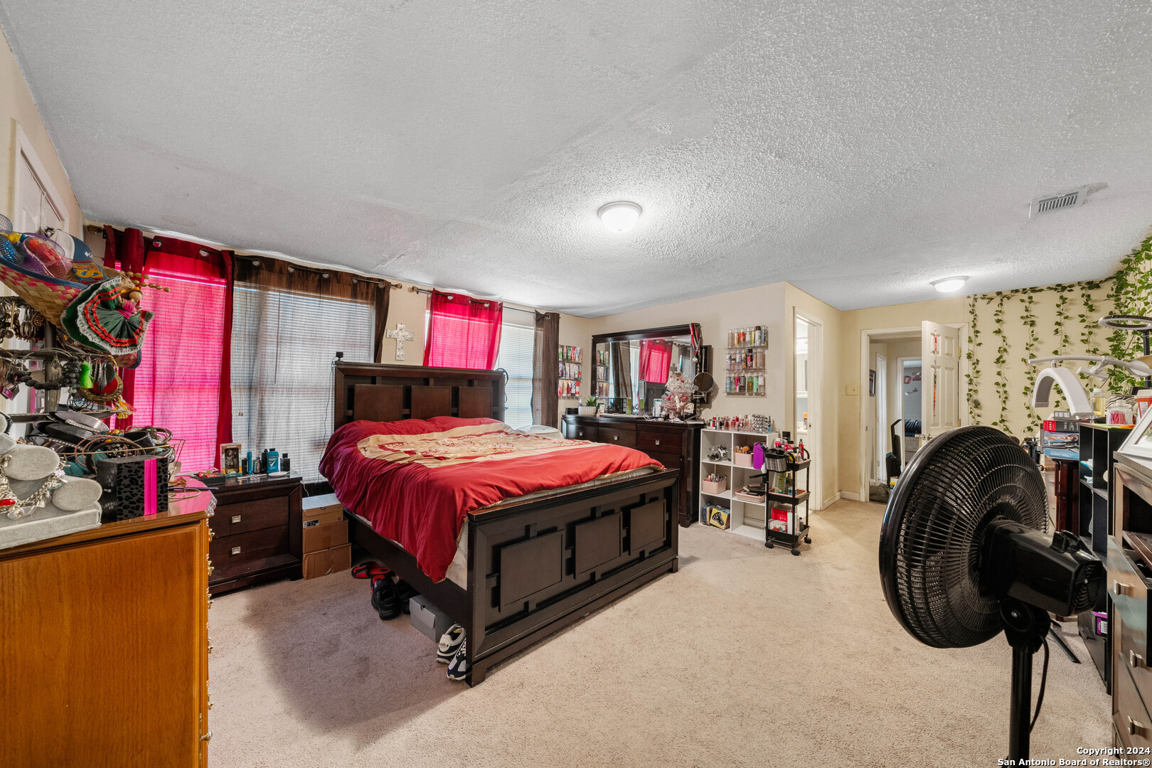 521 STRATFORD CT