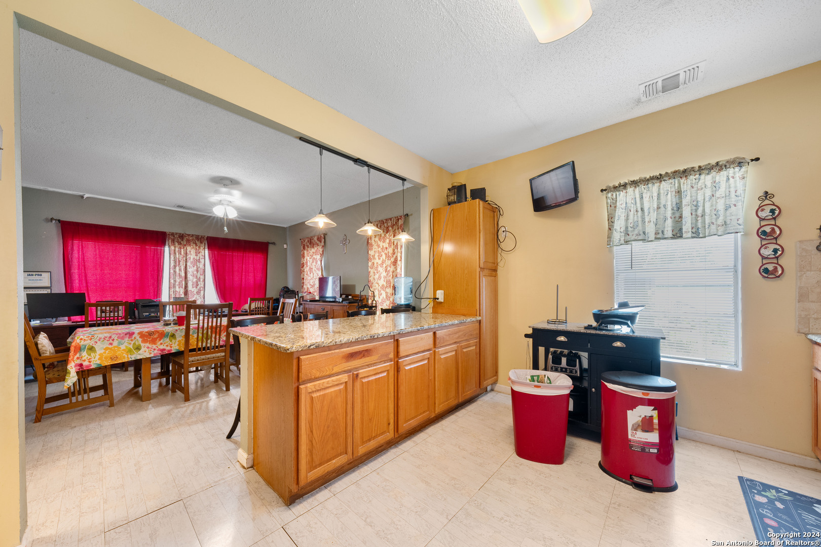 521 STRATFORD CT