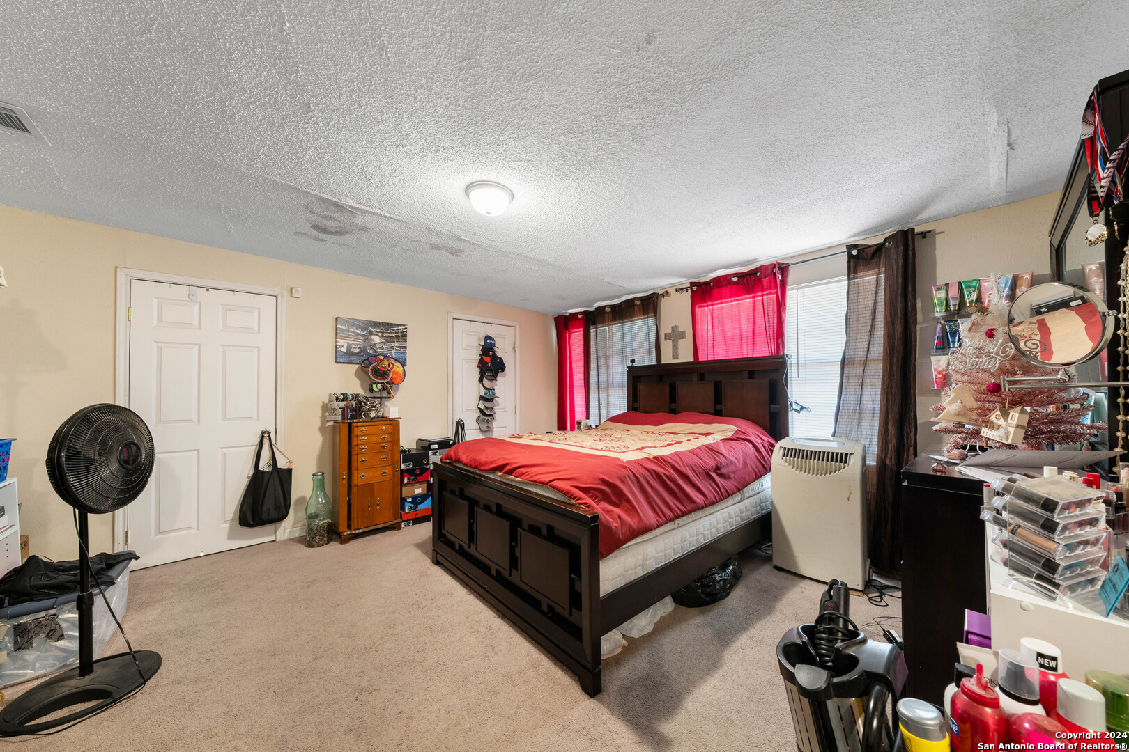 521 STRATFORD CT