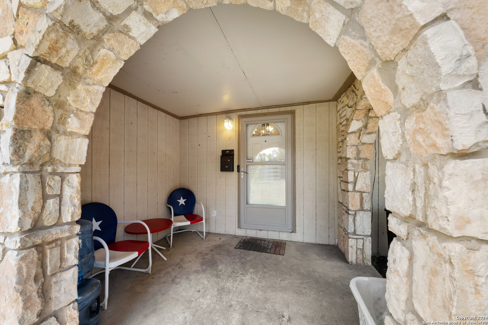 521 STRATFORD CT