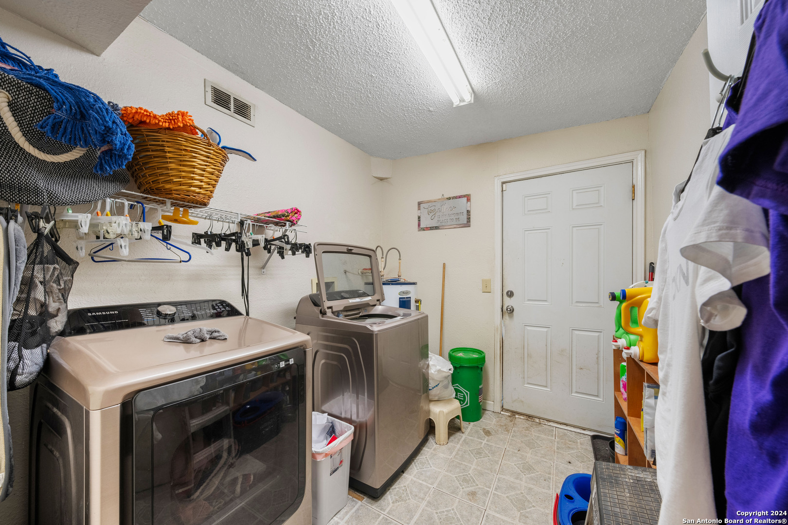521 STRATFORD CT