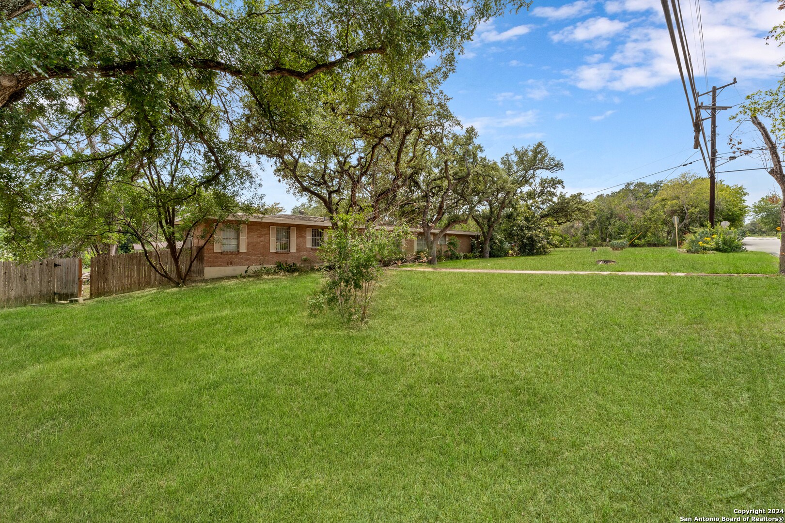 206 ROCKHILL DR