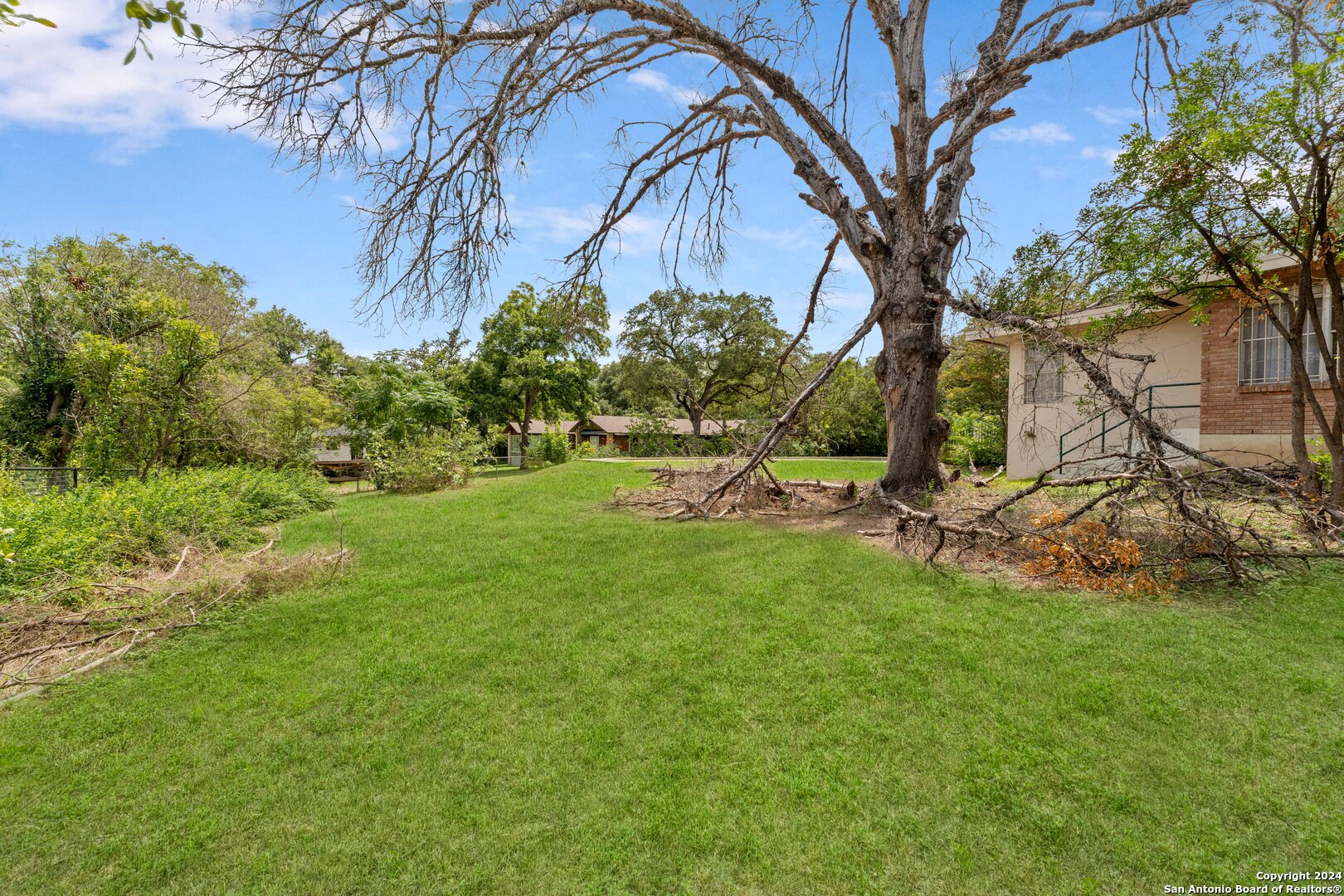 206 ROCKHILL DR