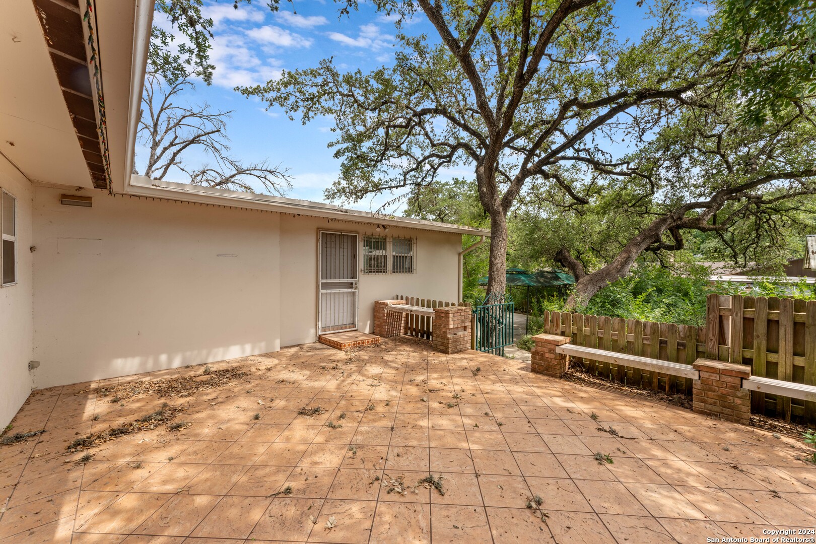 206 ROCKHILL DR