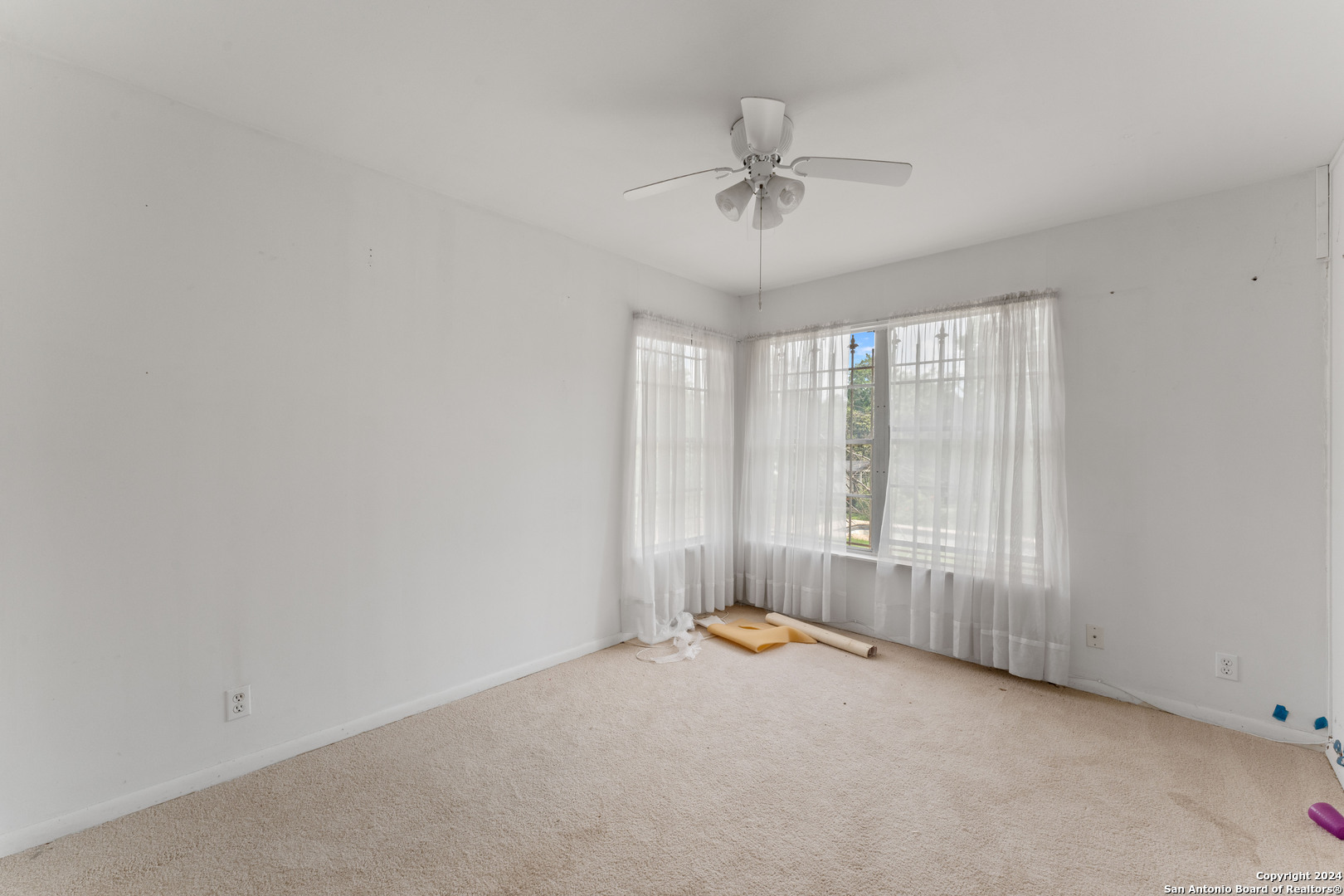 206 ROCKHILL DR