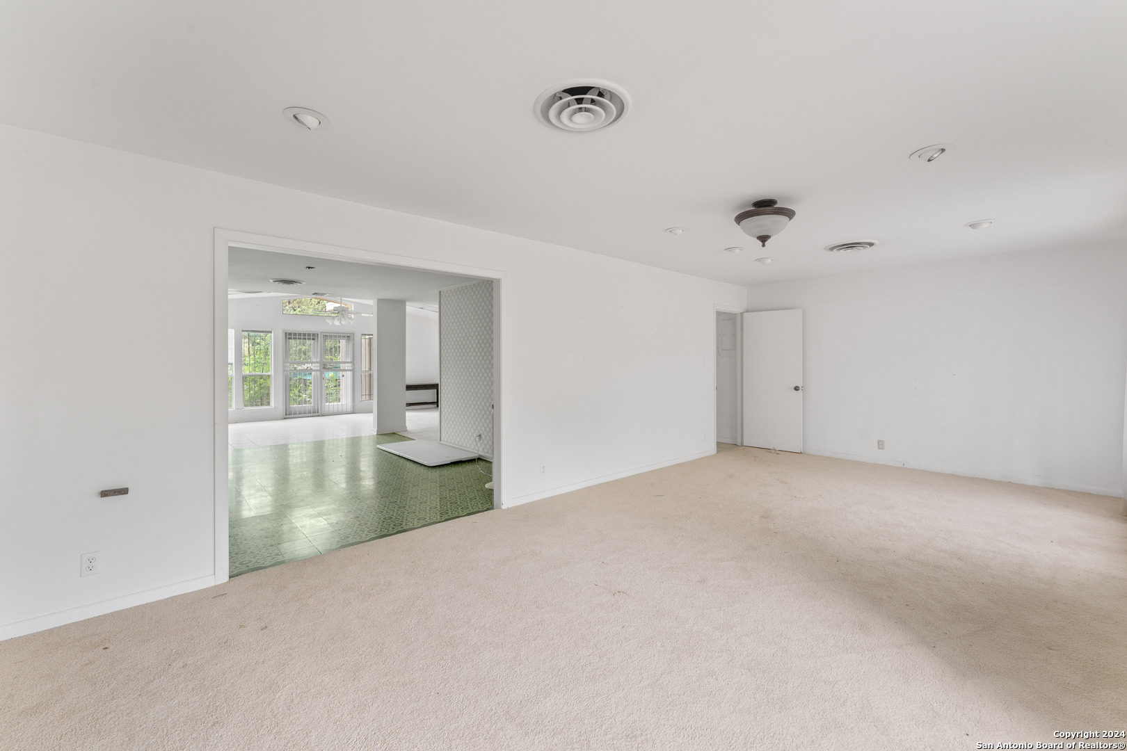 206 ROCKHILL DR