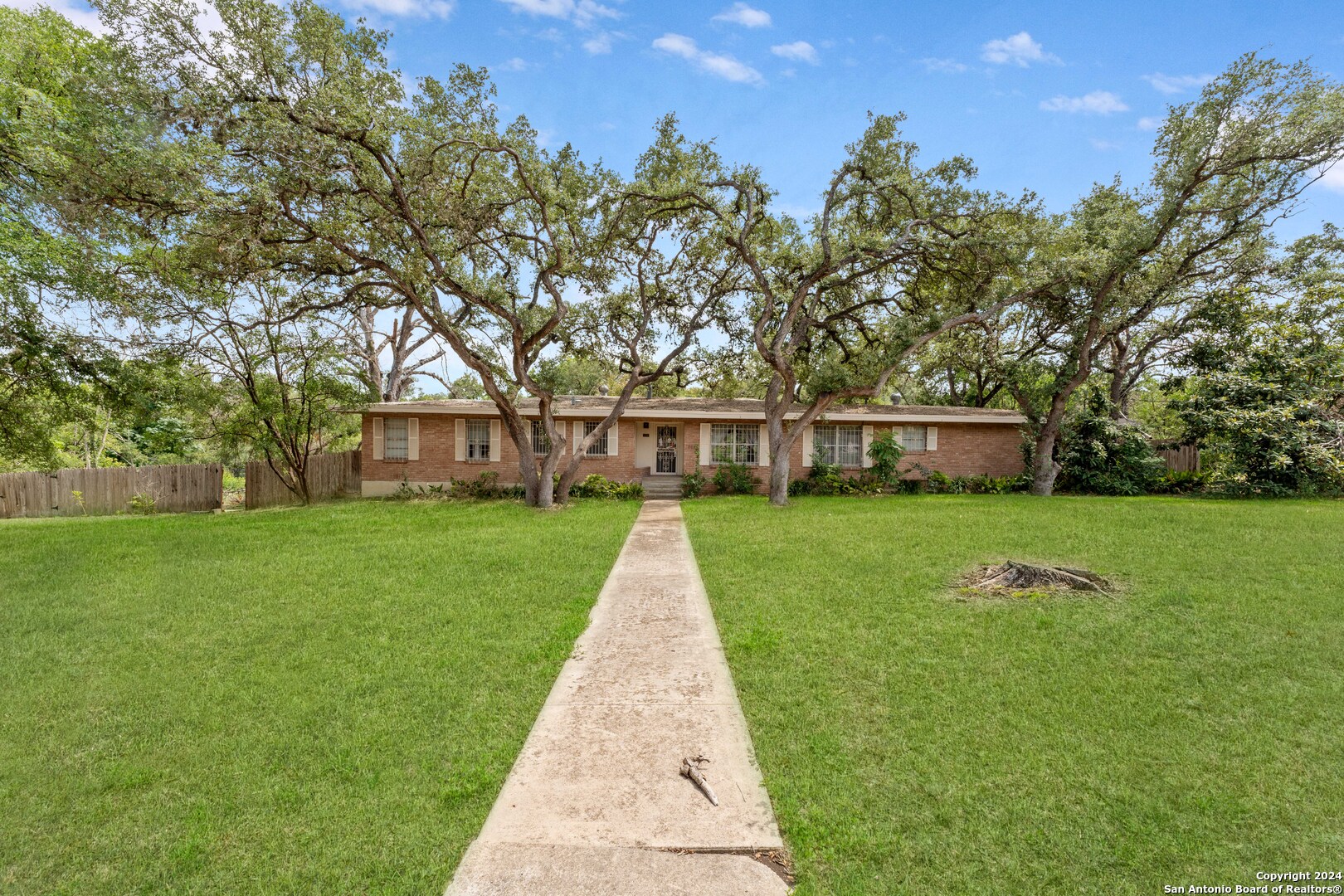 206 ROCKHILL DR