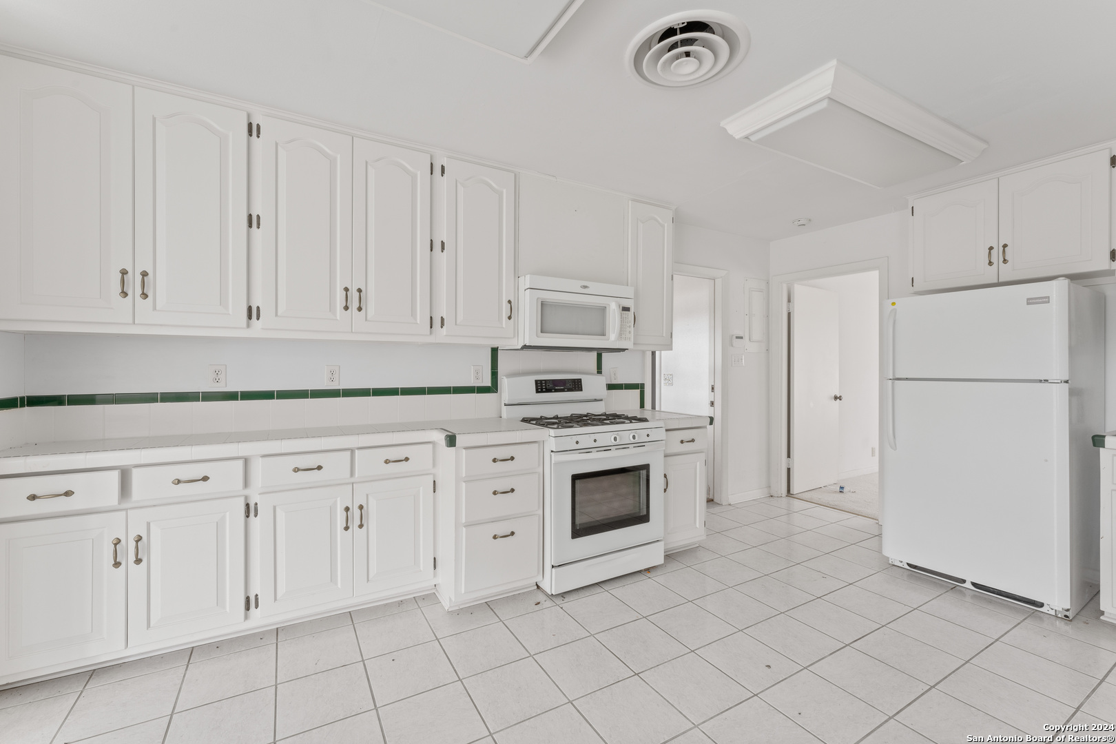 206 ROCKHILL DR