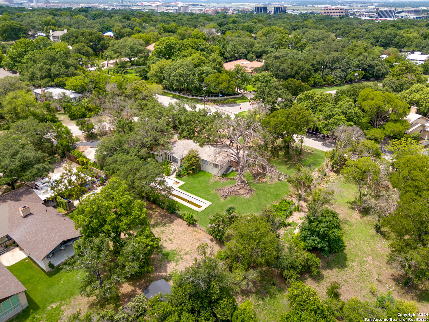 206 ROCKHILL DR