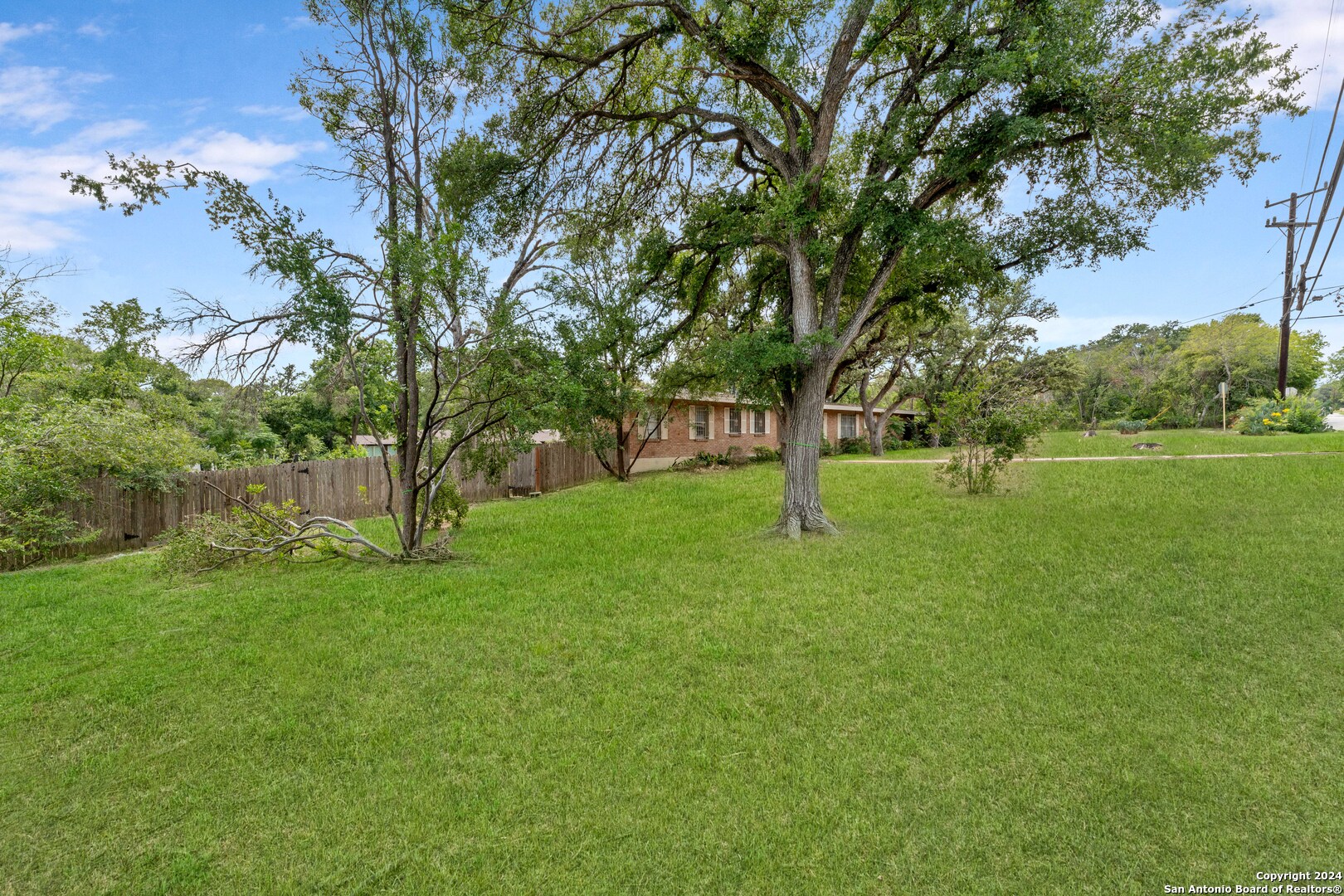 206 ROCKHILL DR
