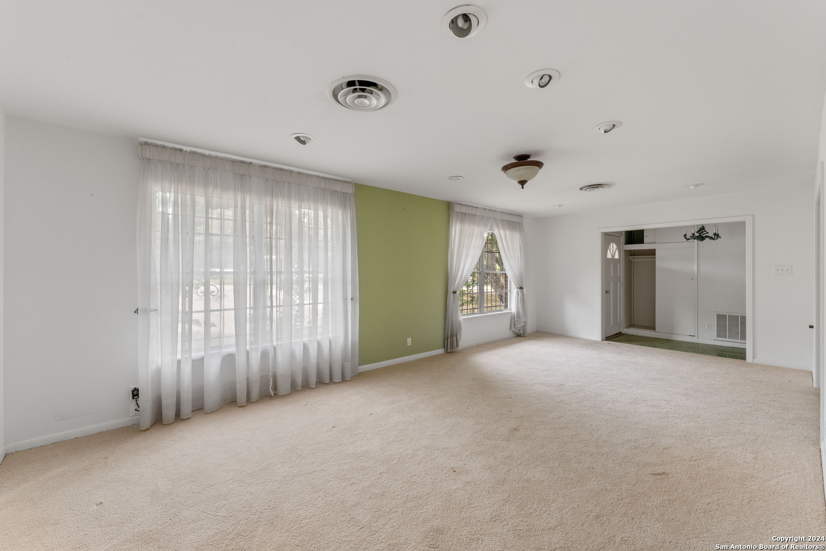 206 ROCKHILL DR