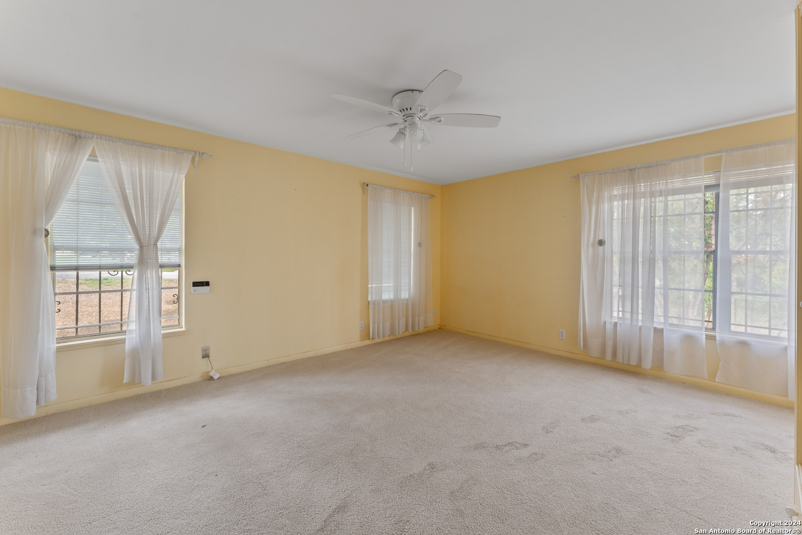 206 ROCKHILL DR