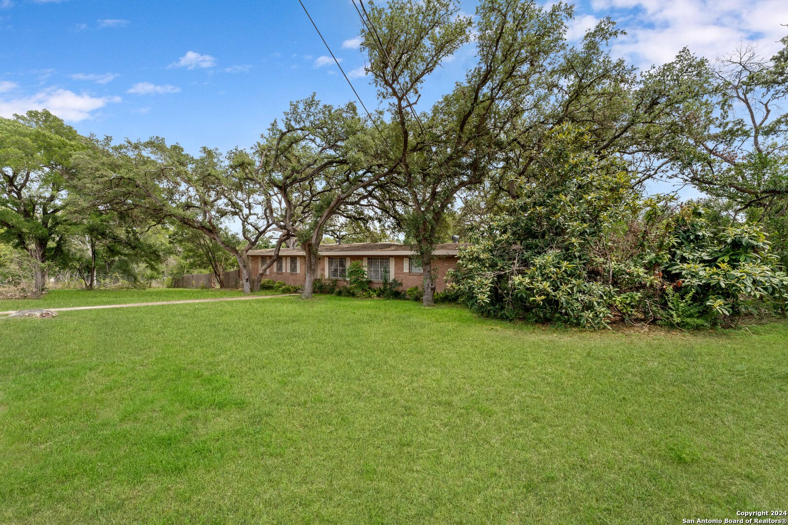 206 ROCKHILL DR