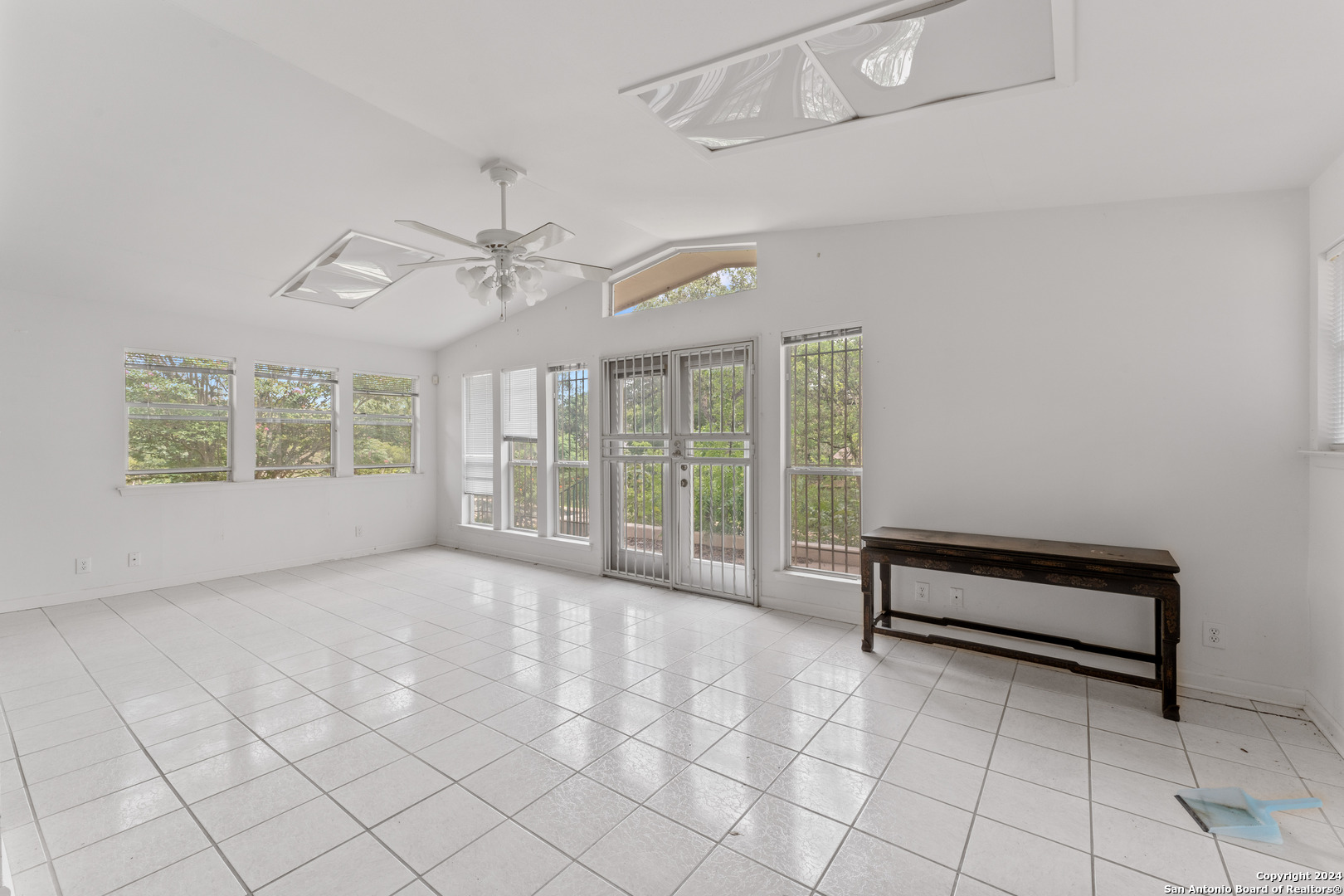 206 ROCKHILL DR
