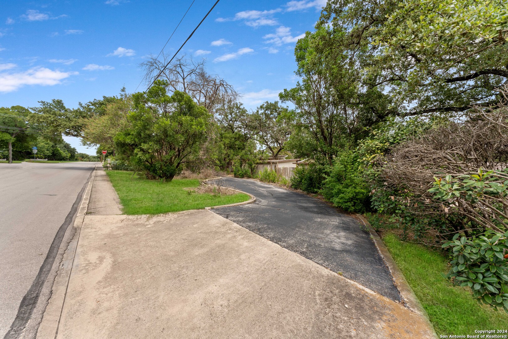 206 ROCKHILL DR