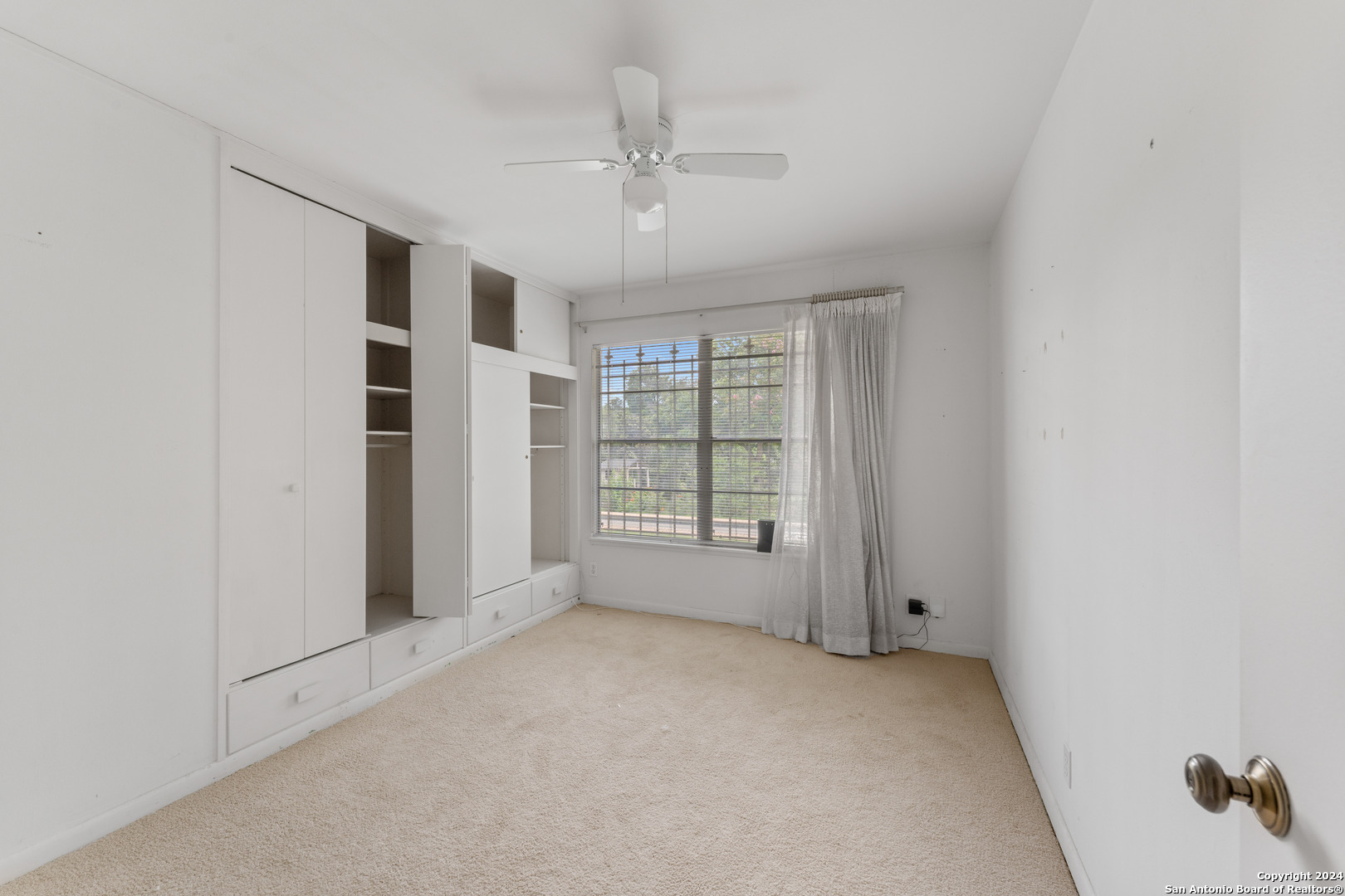 206 ROCKHILL DR