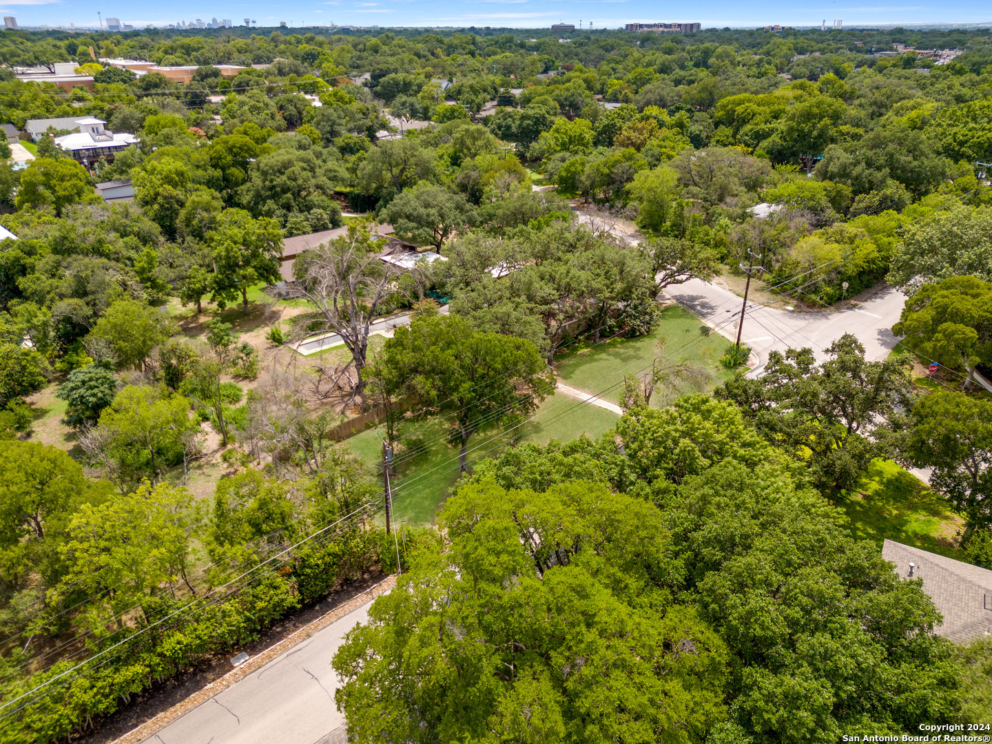 206 ROCKHILL DR