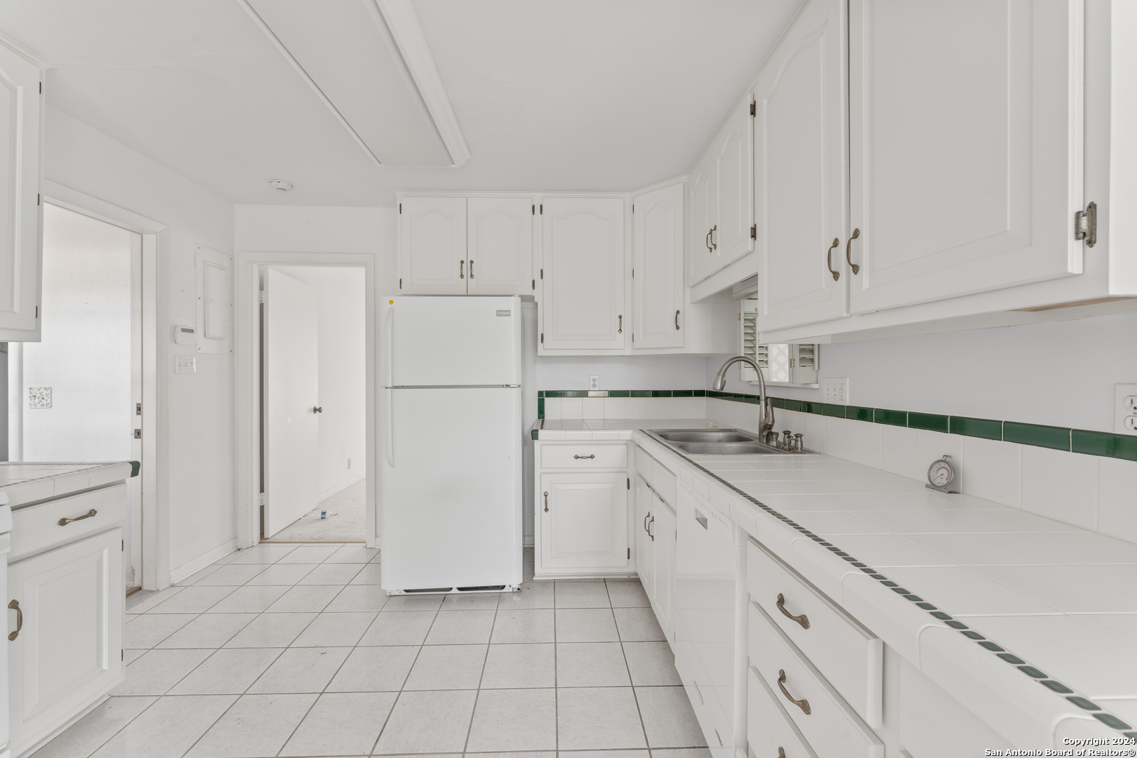 206 ROCKHILL DR