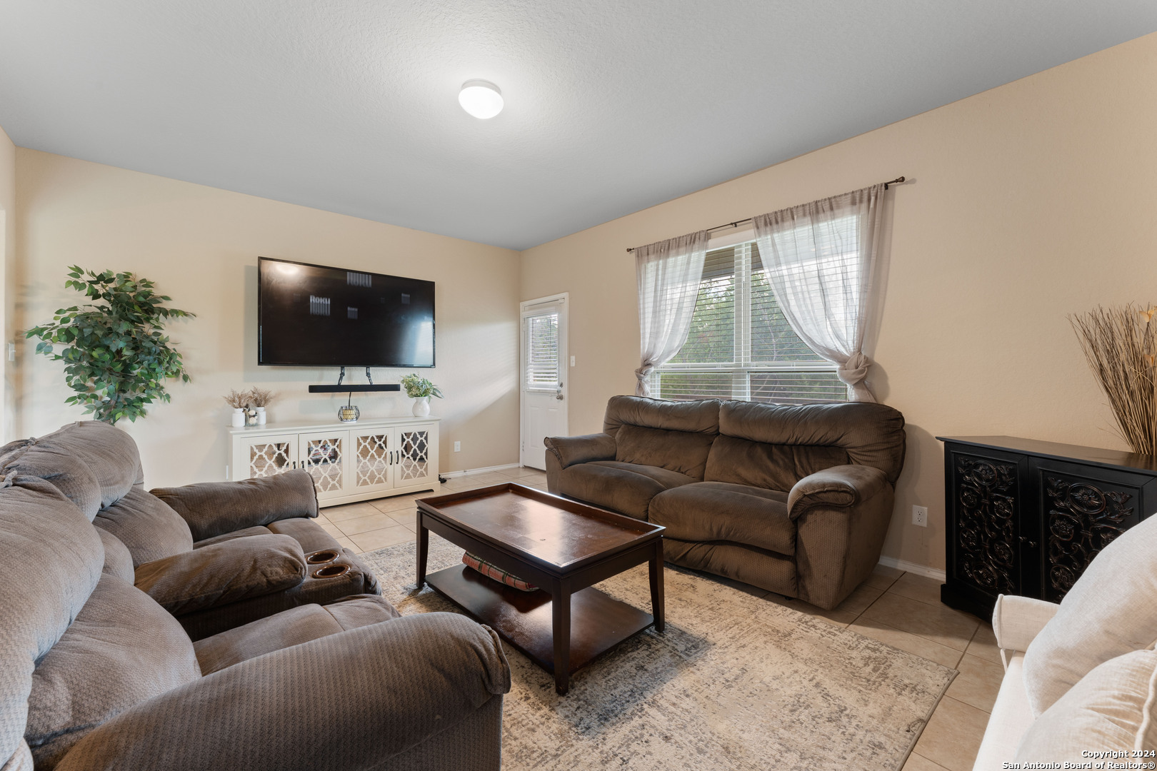6115 Agoura Hvn