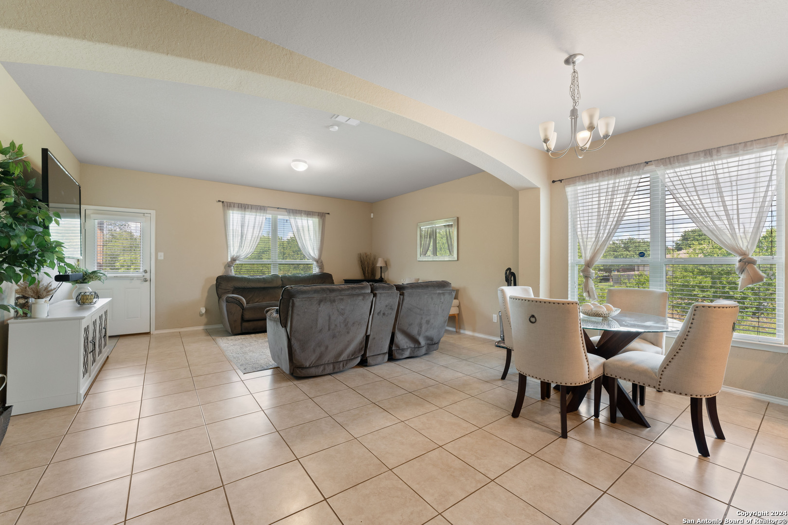 6115 Agoura Hvn