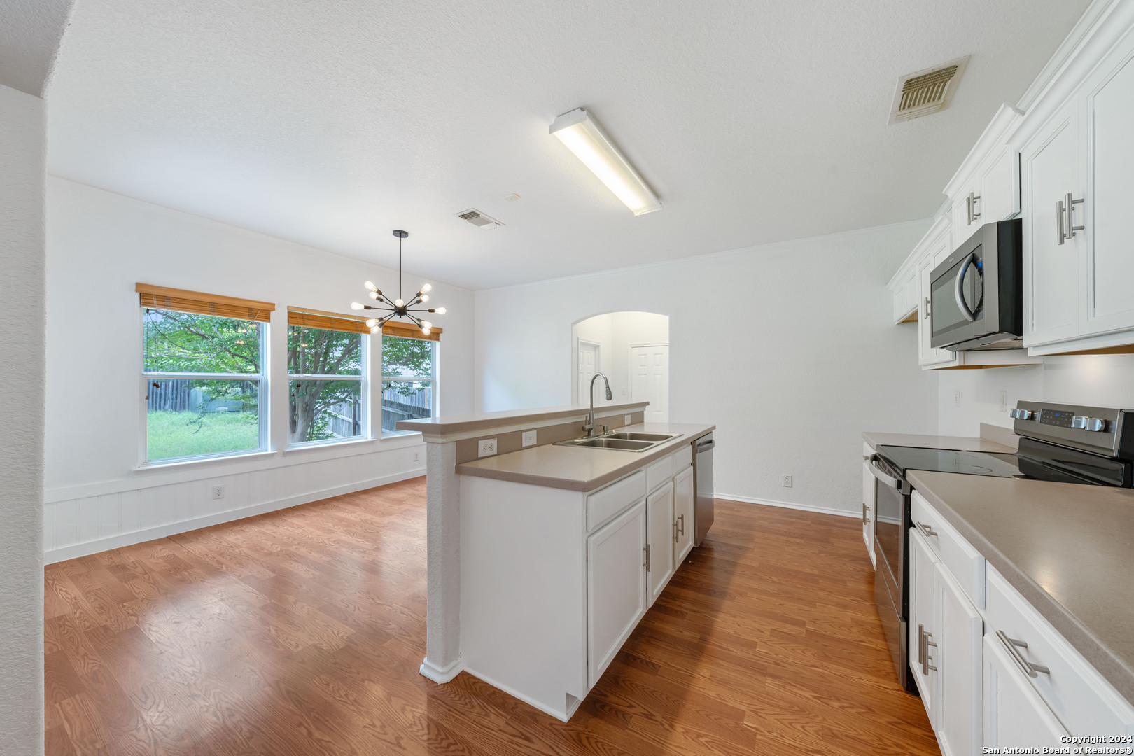 5523 TOMAS CIR