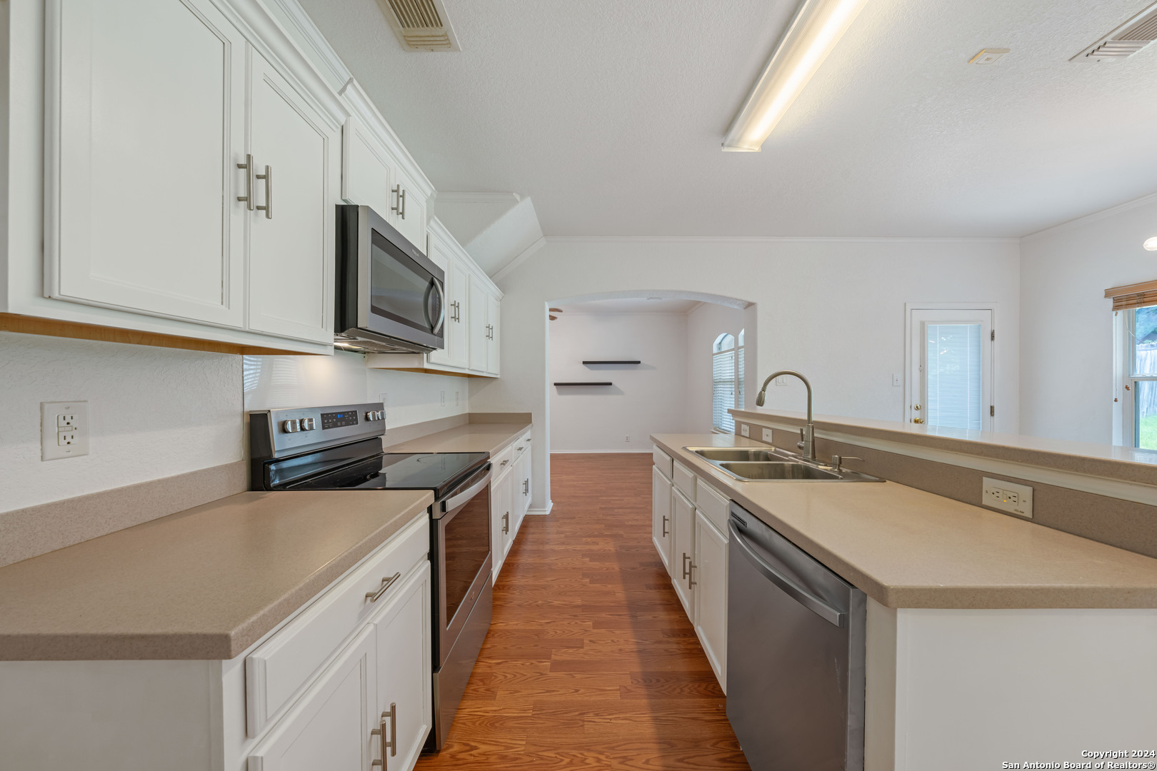 5523 TOMAS CIR