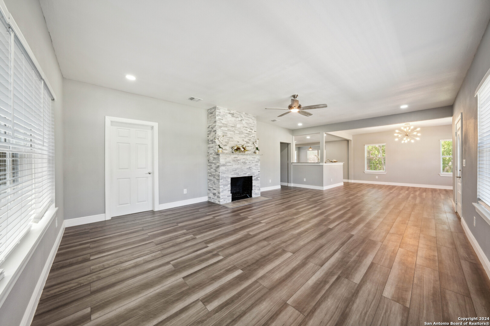 322 W HUISACHE AVE