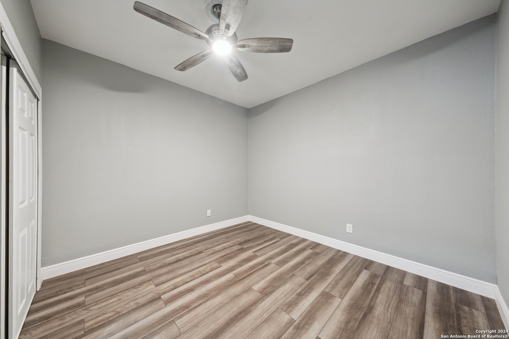 322 W HUISACHE AVE