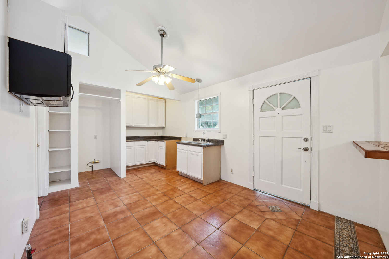 322 W HUISACHE AVE