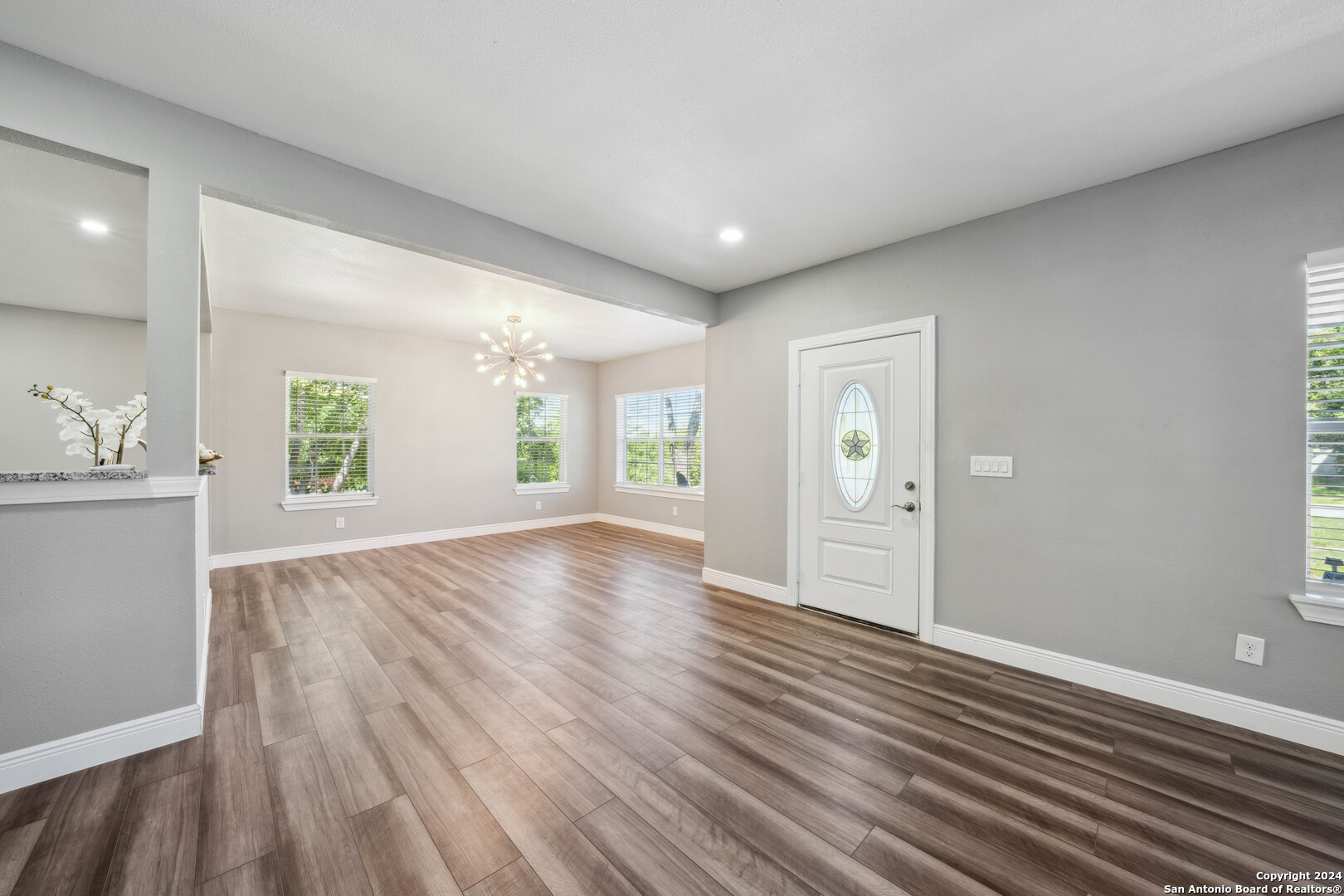 322 W HUISACHE AVE