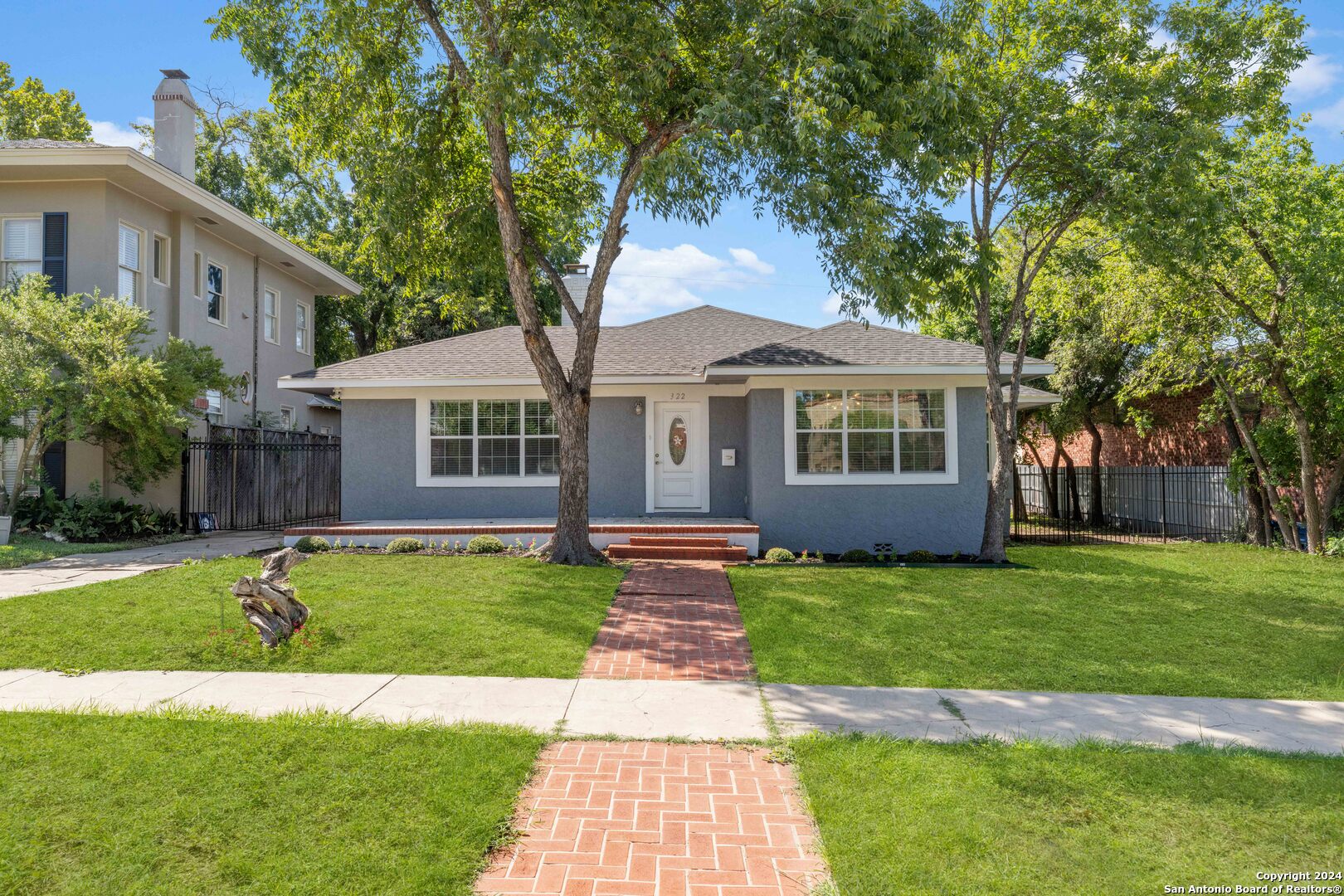 322 W HUISACHE AVE