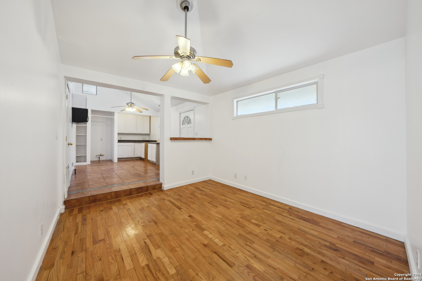 322 W HUISACHE AVE