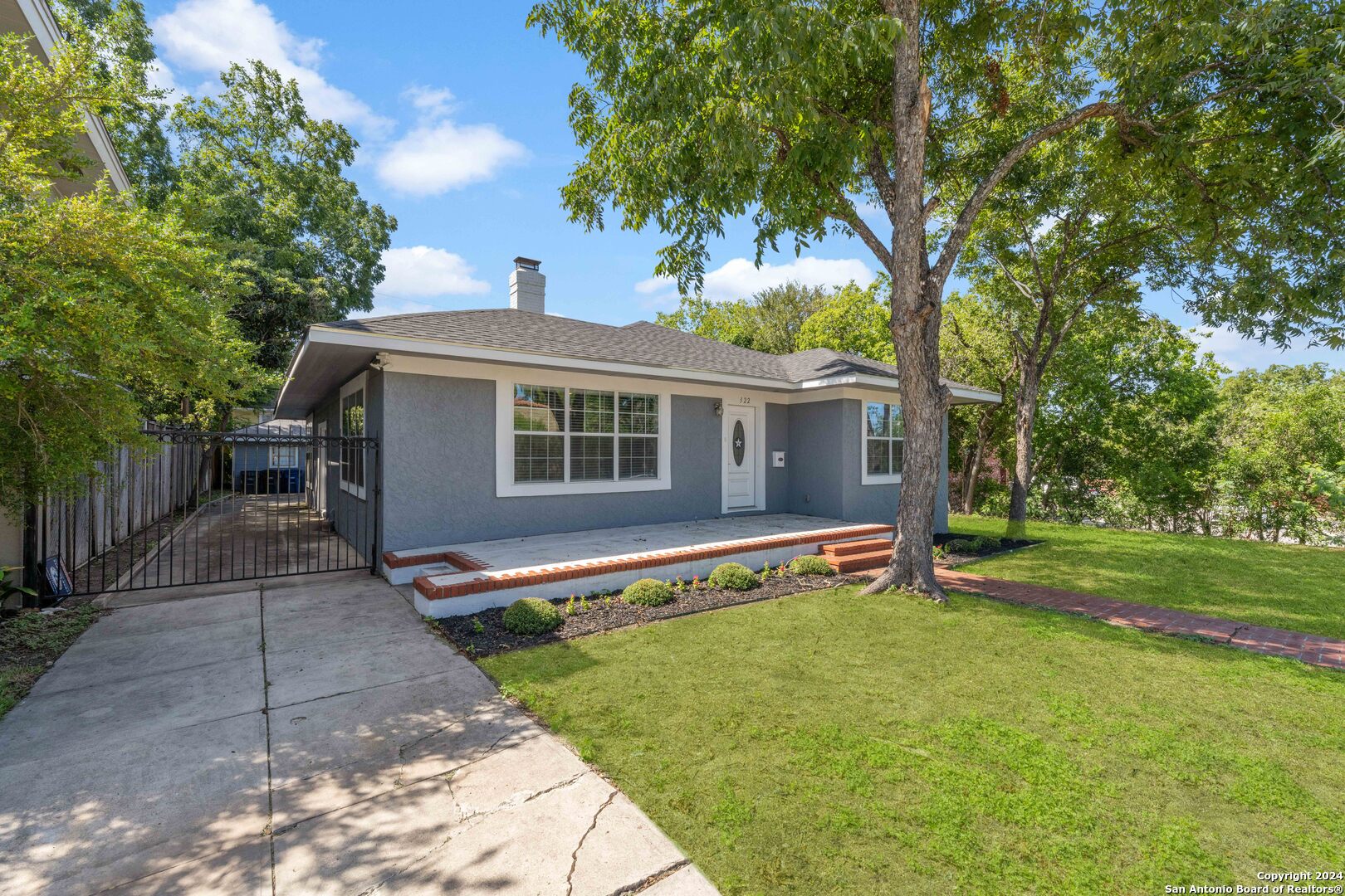 322 W HUISACHE AVE