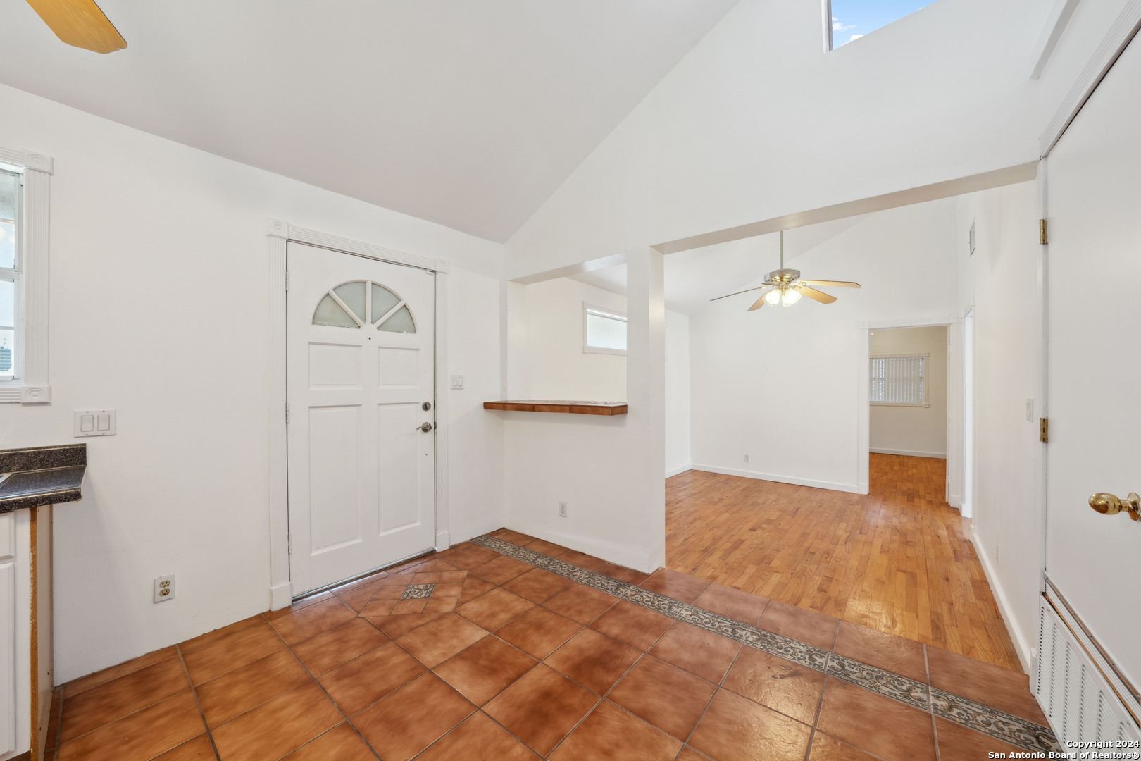 322 W HUISACHE AVE