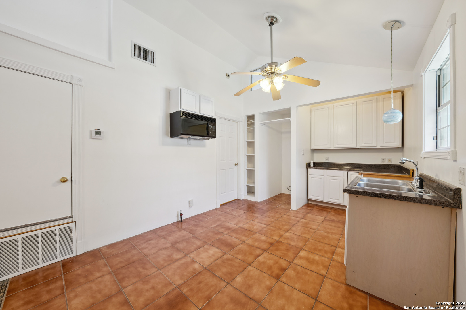 322 W HUISACHE AVE