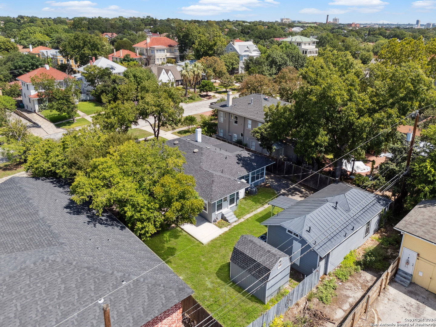 322 W HUISACHE AVE