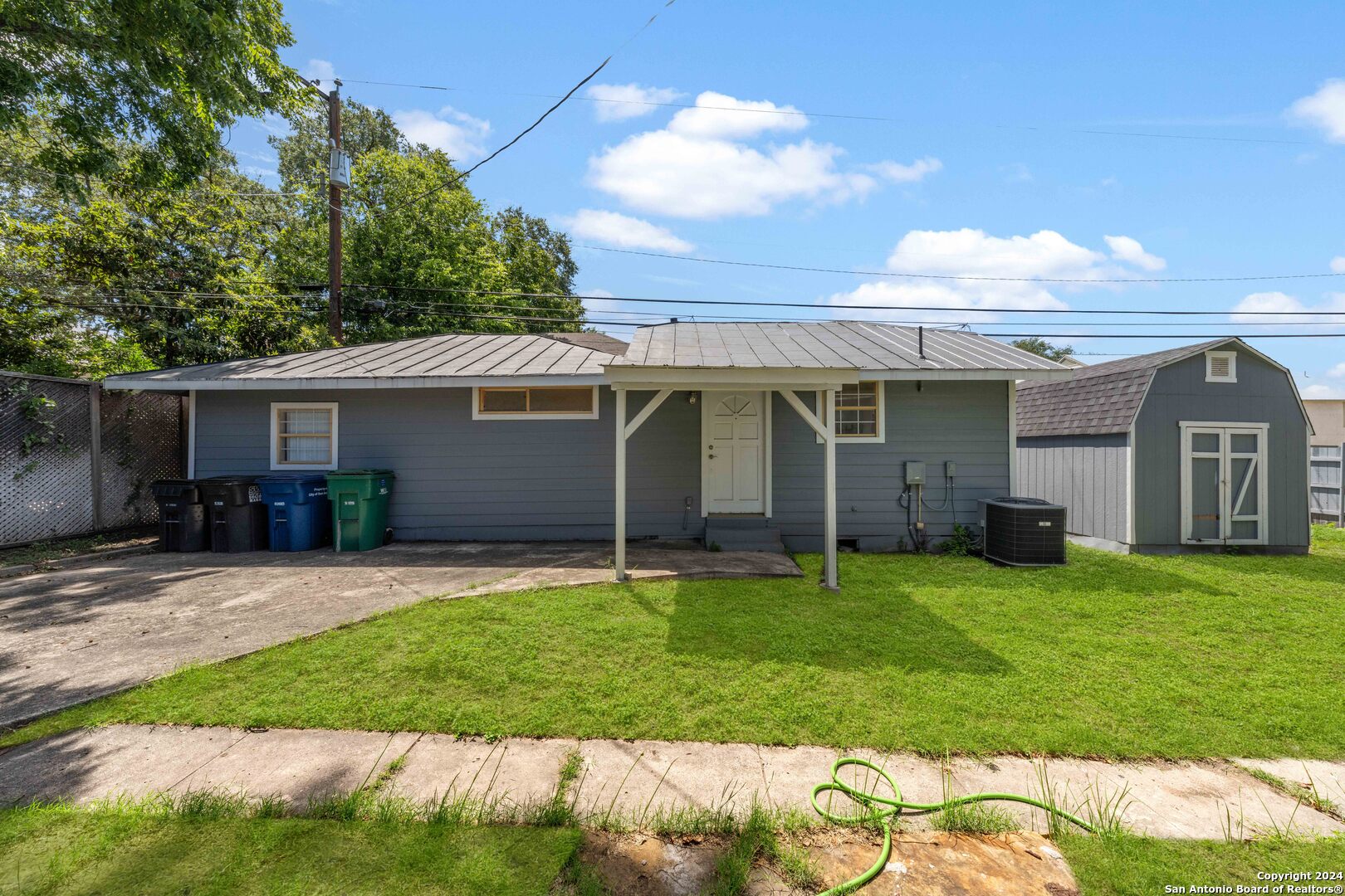 322 W HUISACHE AVE