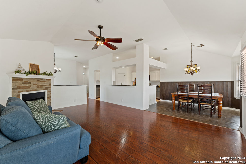 4502 EVERETT LOOP