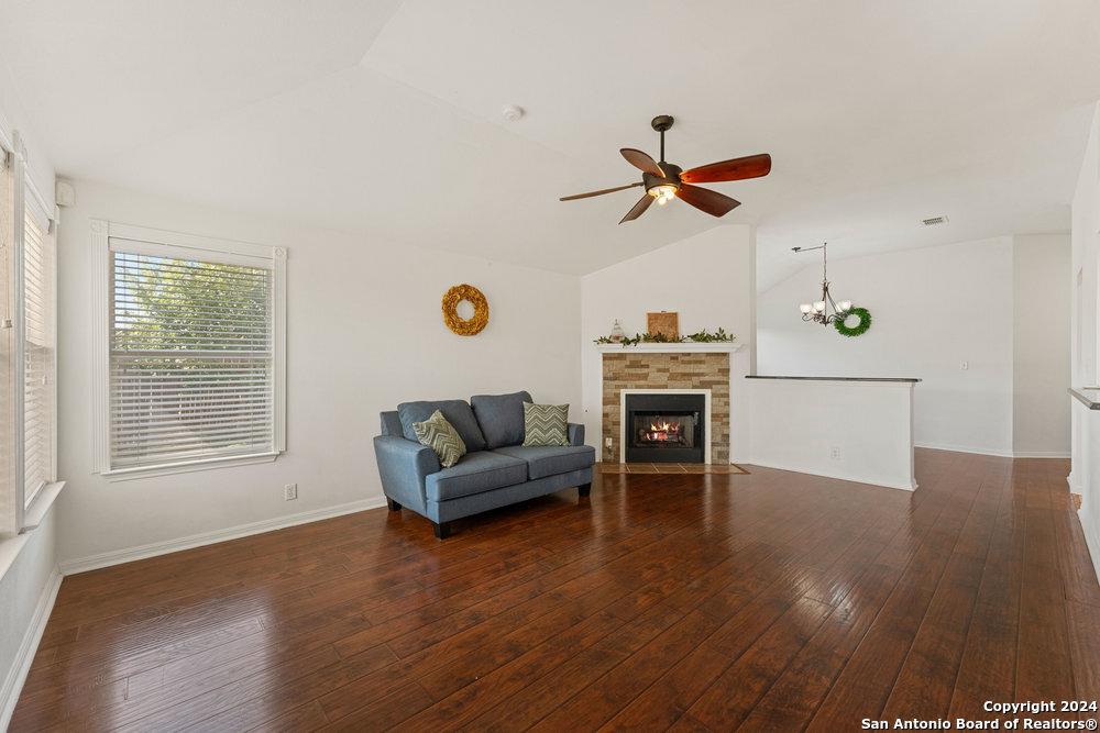 4502 EVERETT LOOP
