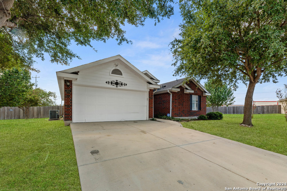 4502 EVERETT LOOP