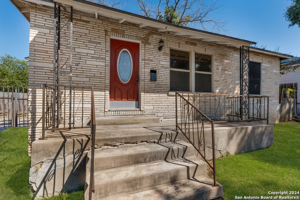 211 BONNELL DR