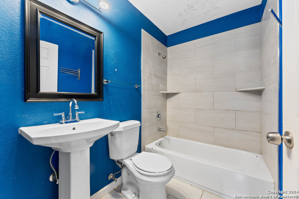 211 BONNELL DR