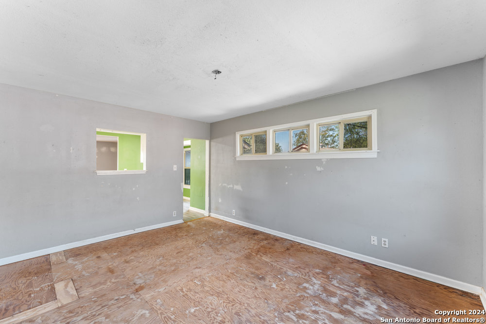 211 BONNELL DR
