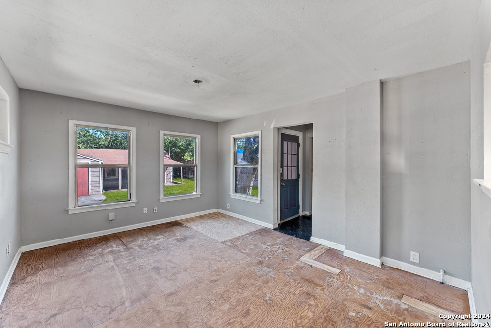 211 BONNELL DR